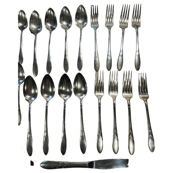 Lady Hamilton silverplate flatware by Community. 36 pc set incl. original case. - Picture 11 of 16